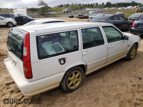 ✅ 1998 Volvo V70 • VIN: YV1LW5581W2459259 • Lot: 38167141. Listed on Copart with 224,480 mi. Free auction sales archive from the USA and detailed vehicle history report at DreamBid. Image 4.