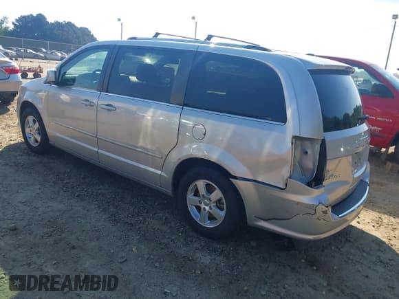 ✅ 2011 Dodge Grand Caravan Crew • VIN: 2D4RN5DG4BR657778 • Lot: 43113119. Wystawiony na IAAI z przebiegiem 181 335 mil. Bezpłatny archiwum sprzedaży aukcyjnych z USA i szczegółowy raport historii pojazdu na DreamBid. Zdjęcie 6.