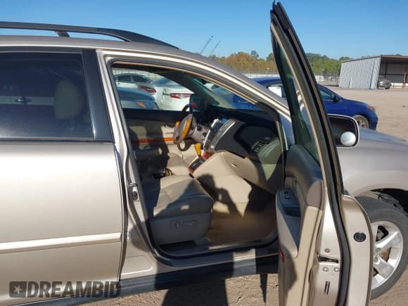 ✅ 2004 Lexus RX 330 • VIN: JTJGA31U040001098 • Lot: 43451933. Wystawiony na IAAI z przebiegiem 307 935 mil. Bezpłatny archiwum sprzedaży aukcyjnych z USA i szczegółowy raport historii pojazdu na DreamBid. Zdjęcie 5.