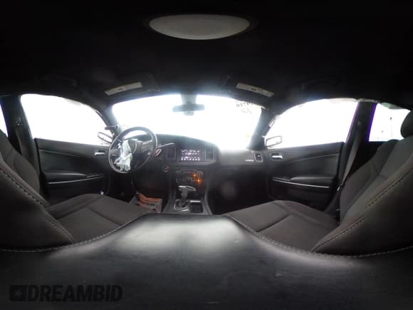 ✅ 2019 Dodge Charger Police • VIN: 2C3CDXAT3KH582875 • Lot: 41329710. Wystawiony na IAAI z przebiegiem 85 339 mil. Bezpłatny archiwum sprzedaży aukcyjnych z USA i szczegółowy raport historii pojazdu na DreamBid. Zdjęcie 18.