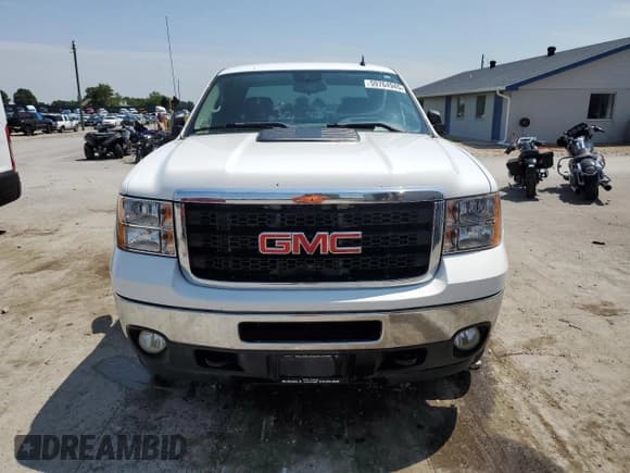 ✅ 2011 GMC Sierra 2500HD SLE • VIN: 1GT220CGXBZ125212 • Lot: 59764945. Wystawiony na Copart z przebiegiem 141 699 mil. Bezpłatny archiwum sprzedaży aukcyjnych z USA i szczegółowy raport historii pojazdu na DreamBid. Zdjęcie 5.