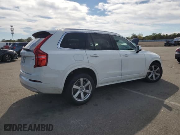 ✅ 2022 Volvo XC90 Momentum • VIN: YV4102PK7N1815575 • Lot: 85293725. Listed on Copart with 28,604 mi. Free auction sales archive from the USA and detailed vehicle history report at DreamBid. Image 3.