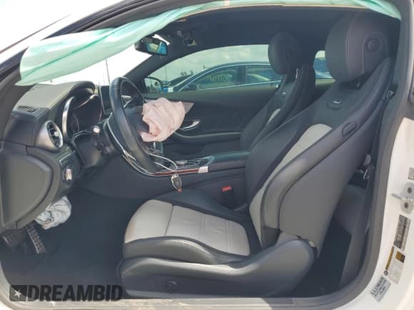 ✅ 2018 Mercedes-Benz C 63 AMG • VIN: WDDWJ8GB8JF671076 • Lot: 62117495. Wystawiony na Copart z przebiegiem 44 150 mil. Bezpłatny archiwum sprzedaży aukcyjnych z USA i szczegółowy raport historii pojazdu na DreamBid. Zdjęcie 7.