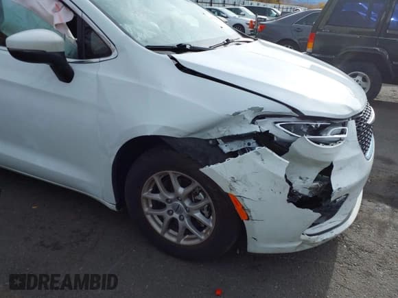 ✅ 2023 Chrysler Pacifica Touring • VIN: 2C4RC1FG5PR610811 • Lot: 43733563. Listed on IAAI with 55,492 mi. Free auction sales archive from the USA and detailed vehicle history report at DreamBid. Image 6.