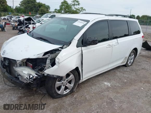 ✅ 2012 Toyota Sienna LE AAS • VIN: 5TDKK3DC8CS259698 • Лот: 43249354. Опубликован ранее на IAAI с пробегом 340 370 миль. Бесплатный доступ к архиву аукционных продаж из США и подробный отчёт об истории автомобиля на DreamBid. Изображение 17.