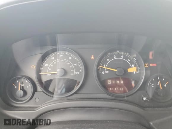 ✅ 2015 Jeep Patriot Latitude • VIN: 1C4NJPFA5FD430362 • Lot: 68039365. Wystawiony na Copart z przebiegiem 111 113 mil. Bezpłatny archiwum sprzedaży aukcyjnych z USA i szczegółowy raport historii pojazdu na DreamBid. Zdjęcie 9.