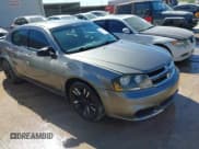 ✅ 2013 Dodge Avenger SE V6 • VIN: 1C3CDZAG5DN657536 • Лот: 43589510. Опубликован ранее на IAAI с пробегом 239 751 миль. Бесплатный доступ к архиву аукционных продаж из США и подробный отчёт об истории автомобиля на DreamBid. Изображение 1.