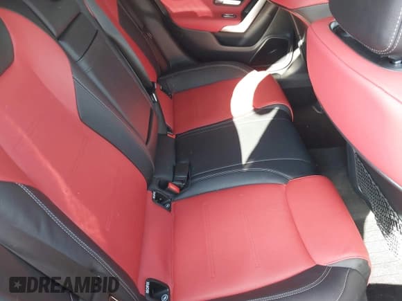 ✅ 2021 Mercedes-Benz A 35 AMG • VIN: W1K3G5BB0MJ266385 • Lot: 42040181. Listed on IAAI with 37,360 mi. Free auction sales archive from the USA and detailed vehicle history report at DreamBid. Image 8.