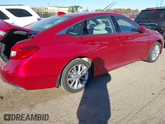 ✅ 2021 Honda Accord LX • VIN: 1HGCV1F18MA069640 • Lot: 43563384. Wystawiony na IAAI z przebiegiem 88 342 mil. Bezpłatny archiwum sprzedaży aukcyjnych z USA i szczegółowy raport historii pojazdu na DreamBid. Zdjęcie 4.