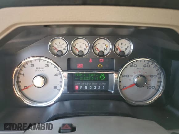 ✅ 2008 Ford F-350 XL • VIN: 1FTWW33RX8EC38196 • Lot: 71494985. Wystawiony na Copart z przebiegiem 212 228 mil. Bezpłatny archiwum sprzedaży aukcyjnych z USA i szczegółowy raport historii pojazdu na DreamBid. Zdjęcie 9.