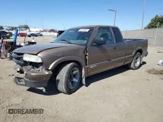 ✅ 2003 Chevrolet S-10 LS • VIN: 1GCCS19X038106564 • Лот: 46473045. Опубликован ранее на Copart с пробегом 159 955 миль. Бесплатный доступ к архиву аукционных продаж из США и подробный отчёт об истории автомобиля на DreamBid. Изображение 1.