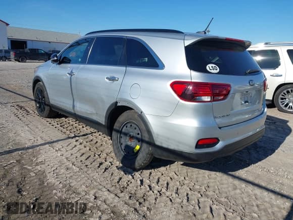 ✅ 2019 Kia Sorento LX • VIN: 5XYPG4A53KG585861 • Лот: 43512101. Опубликован ранее на IAAI с пробегом 53 798 миль. Бесплатный доступ к архиву аукционных продаж из США и подробный отчёт об истории автомобиля на DreamBid. Изображение 3.
