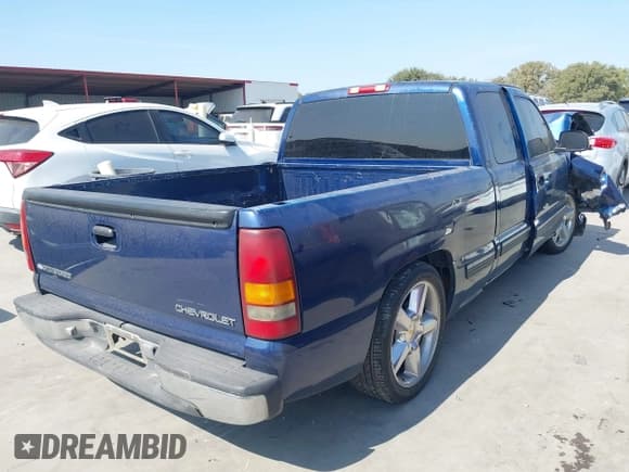 ✅ 2000 Chevrolet Silverado 1500 LS • VIN: 2GCEC19T3Y1349394 • Lot: 43514803. Wystawiony na IAAI z przebiegiem 320 723 mil. Bezpłatny archiwum sprzedaży aukcyjnych z USA i szczegółowy raport historii pojazdu na DreamBid. Zdjęcie 4.