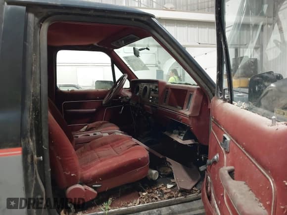 ✅ 1984 Ford Bronco • VIN: 1FMCU14S4EUC26217 • Лот: 42598219. Опубликован ранее на IAAI с пробегом 43 405 миль. Бесплатный доступ к архиву аукционных продаж из США и подробный отчёт об истории автомобиля на DreamBid. Изображение 5.