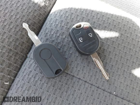 ✅ 2012 Ford F-150 XL • VIN: 1FTFX1EF4CFC72402 • Lot: 43117704. Wystawiony na IAAI z przebiegiem 140 452 mil. Bezpłatny archiwum sprzedaży aukcyjnych z USA i szczegółowy raport historii pojazdu na DreamBid. Zdjęcie 11.