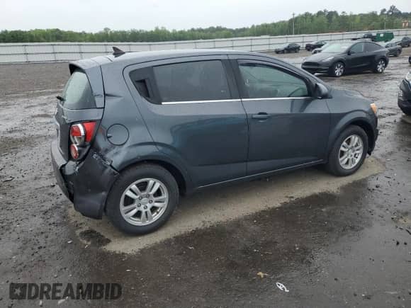 2013 Chevrolet Sonic LT с VIN 1G1JD6SH1D4180613, выставлен на аукционе Copart как лот 58406225 с пробегом 178 814 миль миль и Чистый • Clean title. История ставок и продаж доступна на DreamBid. Изображение 3.