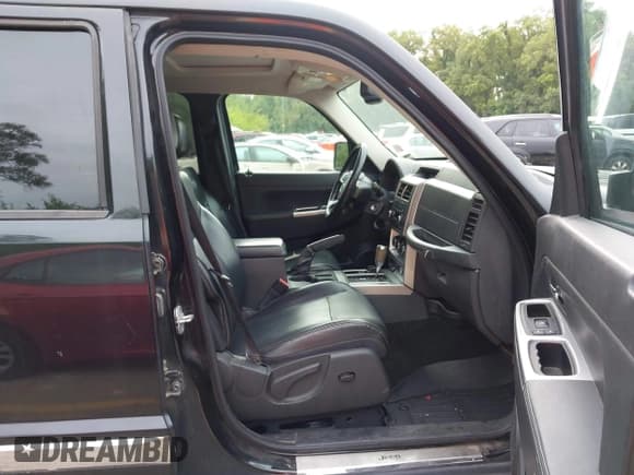 ✅ 2010 Jeep Liberty Limited • VIN: 1J4PN5GK9AW170497 • Lot: 43110281. Wystawiony na IAAI z przebiegiem 112 583 mil. Bezpłatny archiwum sprzedaży aukcyjnych z USA i szczegółowy raport historii pojazdu na DreamBid. Zdjęcie 5.