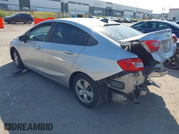 ✅ 2016 Chevrolet Cruze LS • VIN: 1G1BC5SM0G7318871 • Lot: 43308741. Wystawiony na IAAI z przebiegiem 103 888 mil mil. Skorzystaj z bezpłatnego archiwum sprzedaży aukcyjnych z USA i zobacz szczegółowy raport historii pojazdu na DreamBid. Zdjęcie 3.