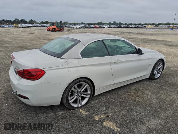 ✅ 2018 BMW 4 Series 430i • VIN: WBA4Z1C56JEC60637 • Lot: 92638015. Wystawiony na Copart z przebiegiem 55 917 mil. Bezpłatny archiwum sprzedaży aukcyjnych z USA i szczegółowy raport historii pojazdu na DreamBid. Zdjęcie 3.