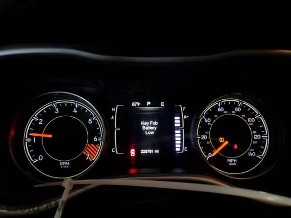 ✅ 2014 Jeep Cherokee Latitude • VIN: 1C4PJMCBXEW165302 • Lot: 69987595. Wystawiony na Copart z przebiegiem 228 761 mil. Bezpłatny archiwum sprzedaży aukcyjnych z USA i szczegółowy raport historii pojazdu na DreamBid. Zdjęcie 9.