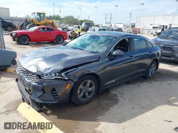 ✅ 2023 Kia K5 LXS • VIN: 5XXG14J28PG185894 • Lot: 43234470. Wystawiony na IAAI z przebiegiem 81 449 mil. Bezpłatny archiwum sprzedaży aukcyjnych z USA i szczegółowy raport historii pojazdu na DreamBid. Zdjęcie 2.