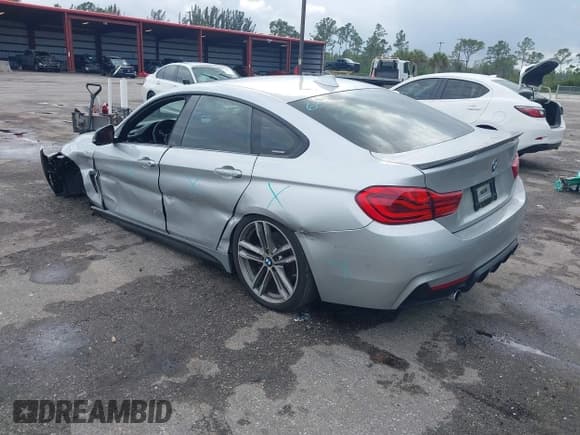 ✅ 2018 BMW 4 Series 440i • VIN: WBA4J5C57JBF07227 • Lot: 41562986. Wystawiony na IAAI z przebiegiem 76 316 mil. Bezpłatny archiwum sprzedaży aukcyjnych z USA i szczegółowy raport historii pojazdu na DreamBid. Zdjęcie 3.