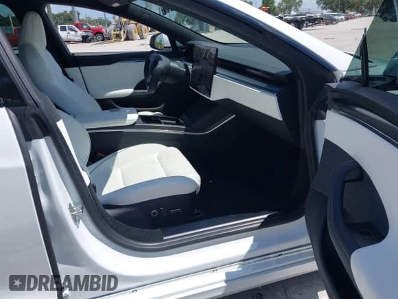 ✅ 2022 Tesla Model S Plaid • VIN: 5YJSA1E66NF477596 • Лот: 42944171. Опубликован ранее на IAAI с пробегом 30 265 миль. Бесплатный доступ к архиву аукционных продаж из США и подробный отчёт об истории автомобиля на DreamBid. Изображение 5.