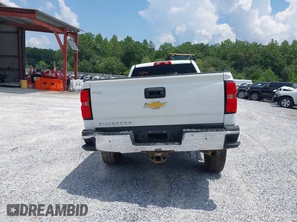 ✅ 2015 Chevrolet Silverado 2500HD Work Truck • VIN: 1GC0CUEG0FZ502953 • Lot: 42425034. Wystawiony na IAAI z przebiegiem Nie podano. Bezpłatny archiwum sprzedaży aukcyjnych z USA i szczegółowy raport historii pojazdu na DreamBid. Zdjęcie 16.