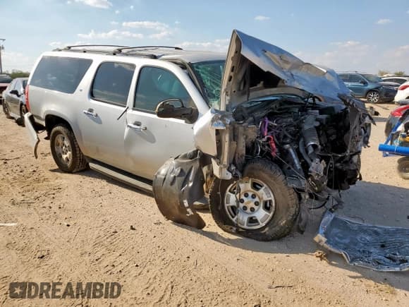 ✅ 2014 Chevrolet Suburban LT • VIN: 1GNSCJE0XER235725 • Лот: 84960925. Опубликован ранее на Copart с пробегом Не указан. Бесплатный доступ к архиву аукционных продаж из США и подробный отчёт об истории автомобиля на DreamBid. Изображение 4.