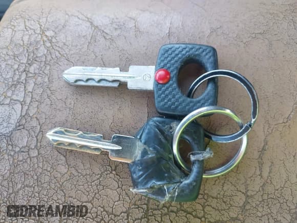 ✅ 1985 Mercedes-Benz 500 SEL • VIN: WDBCA37D3FA134037 • Lot: 42855243. Listed on IAAI with 211,412 mi. Free auction sales archive from the USA and detailed vehicle history report at DreamBid. Image 11.