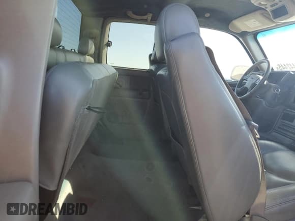 ✅ 2004 GMC Sierra Denali • VIN: 2GTFK69U041236204 • Lot: 42442445. Listed on Copart with 207,657 mi. Free auction sales archive from the USA and detailed vehicle history report at DreamBid. Image 10.