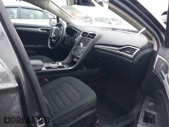 ✅ 2020 Ford Fusion SE • VIN: 3FA6P0LUXLR250747 • Lot: 43575932. Wystawiony na IAAI z przebiegiem 43 885 mil. Bezpłatny archiwum sprzedaży aukcyjnych z USA i szczegółowy raport historii pojazdu na DreamBid. Zdjęcie 5.