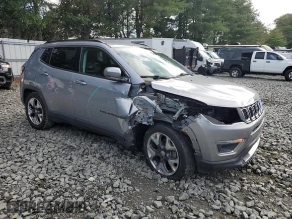 ✅ 2019 Jeep Compass Limited • VIN: 3C4NJCCB3KT675994 • Lot: 81872945. Wystawiony na Copart z przebiegiem 100 522 mil. Bezpłatny archiwum sprzedaży aukcyjnych z USA i szczegółowy raport historii pojazdu na DreamBid. Zdjęcie 4.