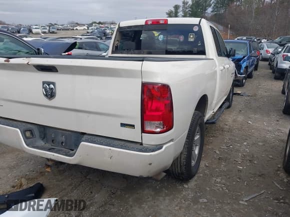 ✅ 2009 Dodge 1500 SLT • VIN: 1D3HB18P99S802477 • Lot: 41138943. Wystawiony na IAAI z przebiegiem 178 463 mil. Bezpłatny archiwum sprzedaży aukcyjnych z USA i szczegółowy raport historii pojazdu na DreamBid. Zdjęcie 4.