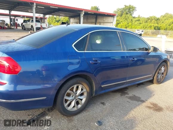 ✅ 2016 Volkswagen Passat S • VIN: 1VWAS7A3XGC046778 • Лот: 42431146. Опубликован ранее на IAAI с пробегом 136 178 миль. Бесплатный доступ к архиву аукционных продаж из США и подробный отчёт об истории автомобиля на DreamBid. Изображение 13.