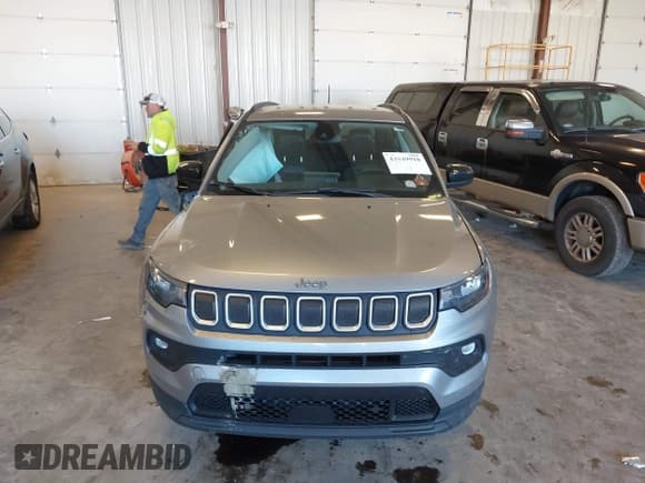 ✅ 2022 Jeep Compass Latitude • VIN: 3C4NJCBB3NT145854 • Lot: 43549910. Wystawiony na IAAI z przebiegiem 55 208 mil. Bezpłatny archiwum sprzedaży aukcyjnych z USA i szczegółowy raport historii pojazdu na DreamBid. Zdjęcie 12.