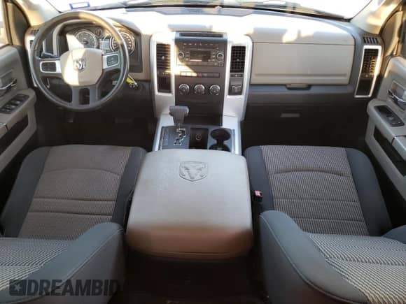 ✅ 2010 Dodge 1500 ST • VIN: 1D7RB1GP5AS246760 • Лот: 85348934. Размещён на Copart с пробегом 172 042 миль миль. Получите бесплатный доступ к архиву аукционных продаж из США и посмотрите подробный отчёт об истории автомобиля на DreamBid. Изображение 8.