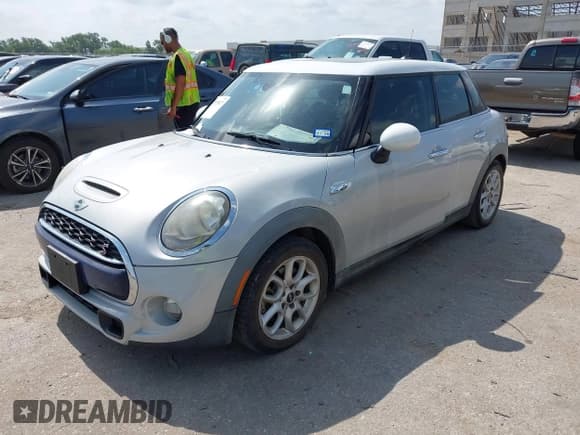 ✅ 2015 MINI Hardtop 4 Door S • VIN: WMWXU3C53F2B66523 • Lot: 42435527. Listed on IAAI with 68,567 mi. Free auction sales archive from the USA and detailed vehicle history report at DreamBid. Image 17.