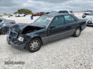 ✅ 1994 Mercedes-Benz E 320 • VIN: WDBEA32EXRC074761 • Лот: 70322754. Опубликован ранее на Copart с пробегом Не указан. Бесплатный доступ к архиву аукционных продаж из США и подробный отчёт об истории автомобиля на DreamBid. Изображение 1.