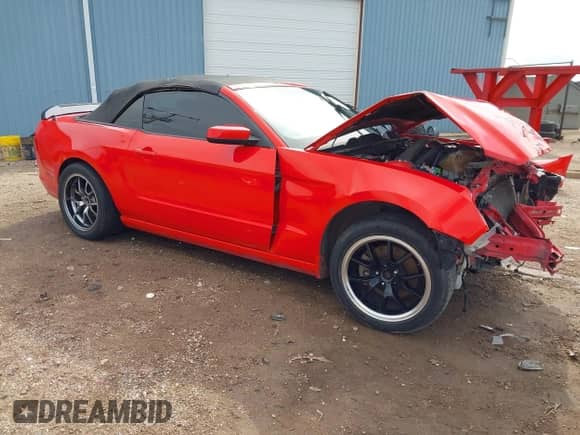 2014 Ford Mustang V6 с VIN 1ZVBP8EMXE5245569, выставлен на аукционе IAAI как лот 43398061 с пробегом Не указан миль и . История ставок и продаж доступна на DreamBid. Изображение 1.