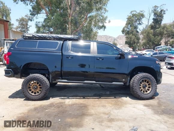 ✅ 2022 Chevrolet Silverado 1500 LT Trail Boss • VIN: 3GCPYFED3NG191955 • Lot: 42676283. Wystawiony na IAAI z przebiegiem 48 933 mil. Bezpłatny archiwum sprzedaży aukcyjnych z USA i szczegółowy raport historii pojazdu na DreamBid. Zdjęcie 13.