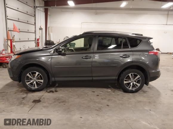 ✅ 2018 Toyota RAV4 XLE • VIN: JTMRFREV4JJ242736 • Лот: 43561158. Опубликован ранее на IAAI с пробегом 79 723 миль. Бесплатный доступ к архиву аукционных продаж из США и подробный отчёт об истории автомобиля на DreamBid. Изображение 15.