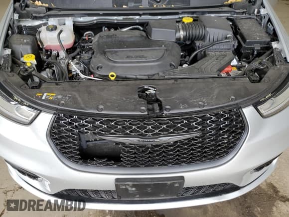 ✅ 2024 Chrysler Pacifica Touring L • VIN: 2C4RC3BG6RR153981 • Lot: 58708615. Wystawiony na Copart z przebiegiem 12 875 mil. Bezpłatny archiwum sprzedaży aukcyjnych z USA i szczegółowy raport historii pojazdu na DreamBid. Zdjęcie 12.