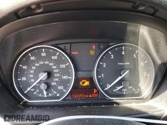 ✅ 2011 BMW 1 Series 135i • VIN: WBAUC9C5XBVM09209 • Lot: 48085465. Wystawiony na Copart z przebiegiem 131 257 mil. Bezpłatny archiwum sprzedaży aukcyjnych z USA i szczegółowy raport historii pojazdu na DreamBid. Zdjęcie 9.