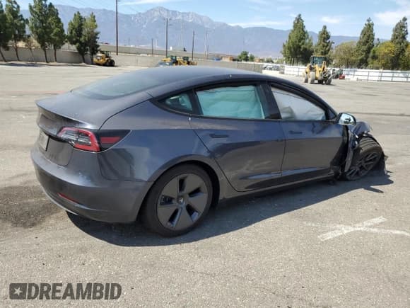 ✅ 2023 Tesla Model 3 • VIN: 5YJ3E1EA7PF458569 • Lot: 69607545. Wystawiony na Copart z przebiegiem Nie podano. Bezpłatny archiwum sprzedaży aukcyjnych z USA i szczegółowy raport historii pojazdu na DreamBid. Zdjęcie 3.