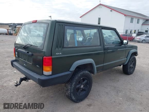 ✅ 1998 Jeep Cherokee • VIN: 1J4FJ27S6WL147452 • Lot: 43858447. Listed on IAAI with 159,184 mi. Free auction sales archive from the USA and detailed vehicle history report at DreamBid. Image 4.