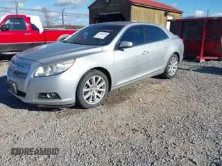 2013 Chevrolet Malibu LT z VIN 1G11E5SA7DF343876, wystawiony jako IAAI lot #43504028 z przebiegiem 130 710 mil mil oraz . Historia ofert i sprzedaży dostępna na DreamBid. Obrazek 2.