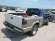 2001 Chevrolet S-10 LS z VIN 1GCCS19W11K141704, wystawiony jako IAAI lot #42601711 z przebiegiem 174 035 mil mil oraz . Historia ofert i sprzedaży dostępna na DreamBid. Obrazek 4.