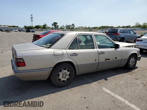 ✅ 1995 Mercedes-Benz E 320 • VIN: WDBEB31E6SC207326 • Lot: 59002705. Wystawiony na Copart z przebiegiem 248 404 mil. Bezpłatny archiwum sprzedaży aukcyjnych z USA i szczegółowy raport historii pojazdu na DreamBid. Zdjęcie 3.