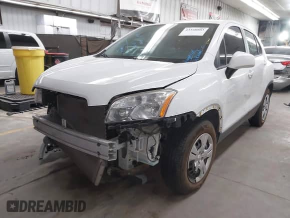 2016 Chevrolet Trax LS z VIN KL7CJKSB9GB584625, wystawiony jako IAAI lot #43358803 z przebiegiem 110 649 mil mil oraz . Historia ofert i sprzedaży dostępna na DreamBid. Obrazek 2.